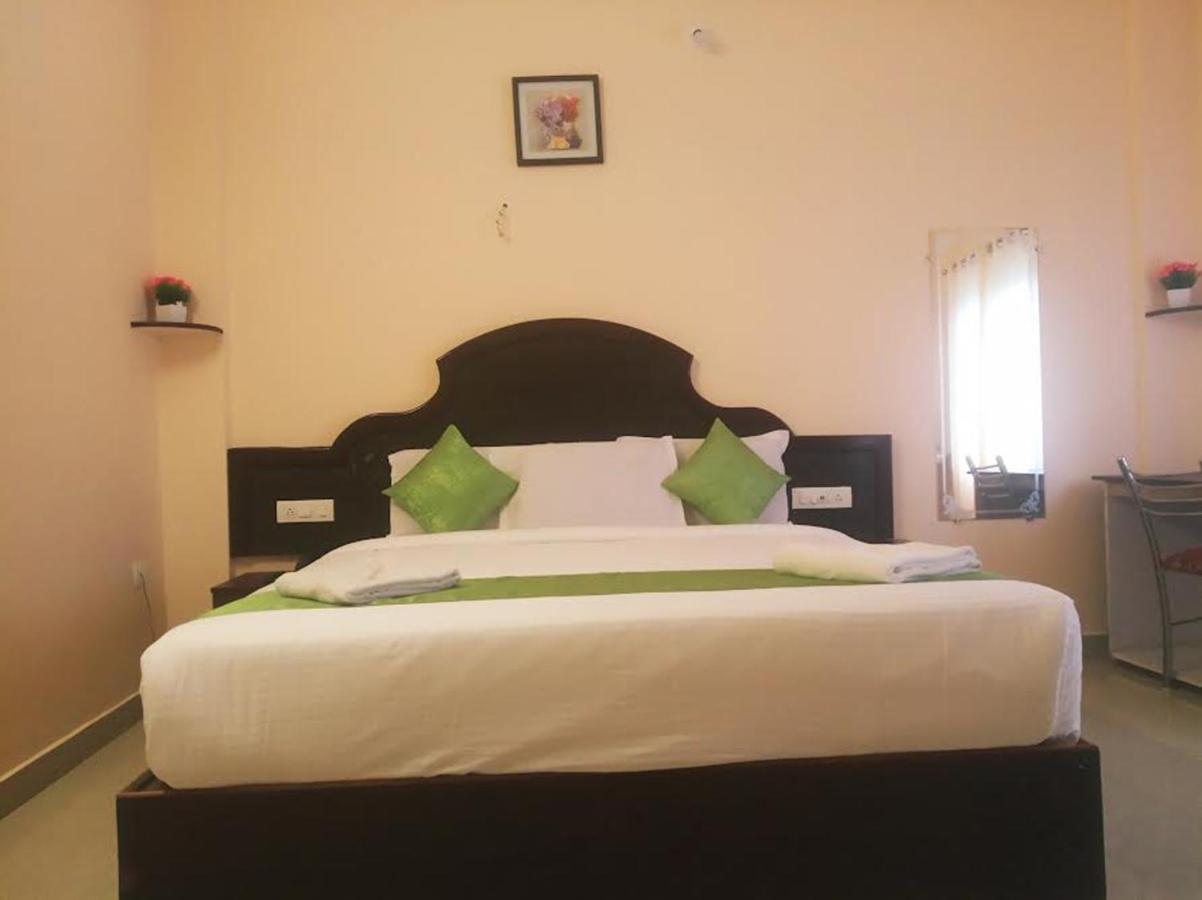 Ebenezer Plaza Hotell Nedumbassery Exteriör bild