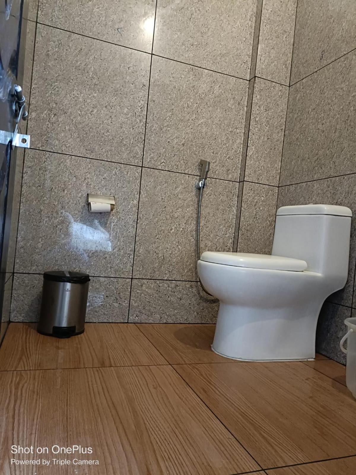 Ebenezer Plaza Hotell Nedumbassery Exteriör bild