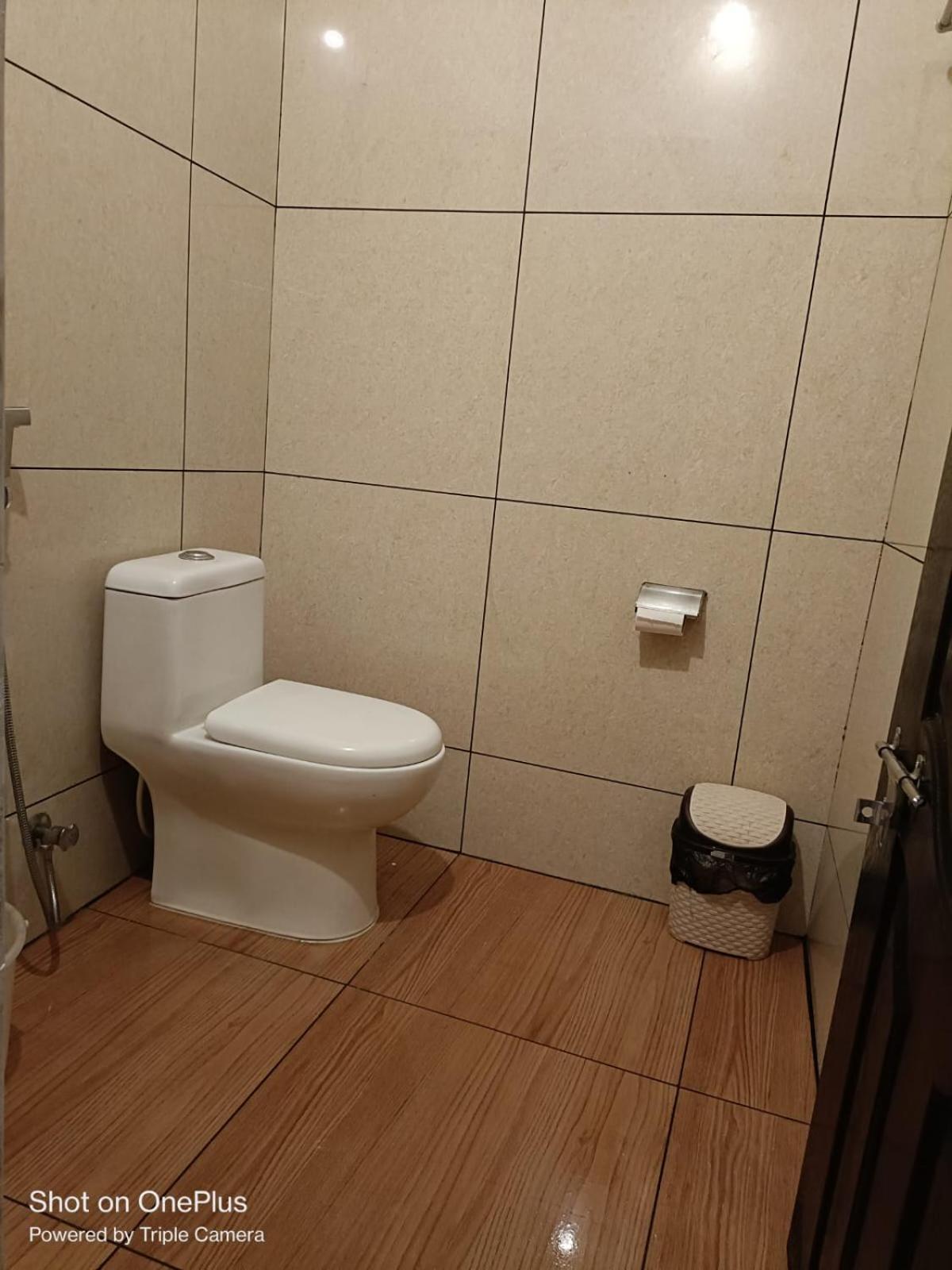 Ebenezer Plaza Hotell Nedumbassery Exteriör bild