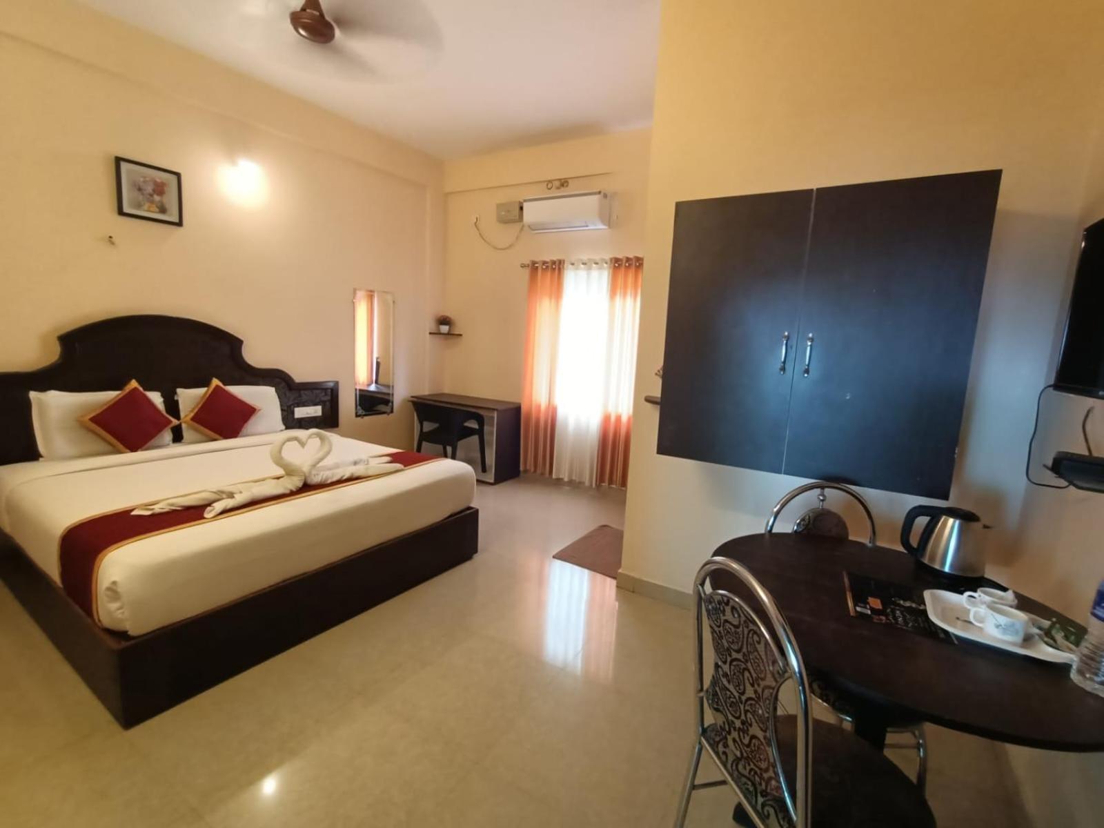 Ebenezer Plaza Hotell Nedumbassery Exteriör bild