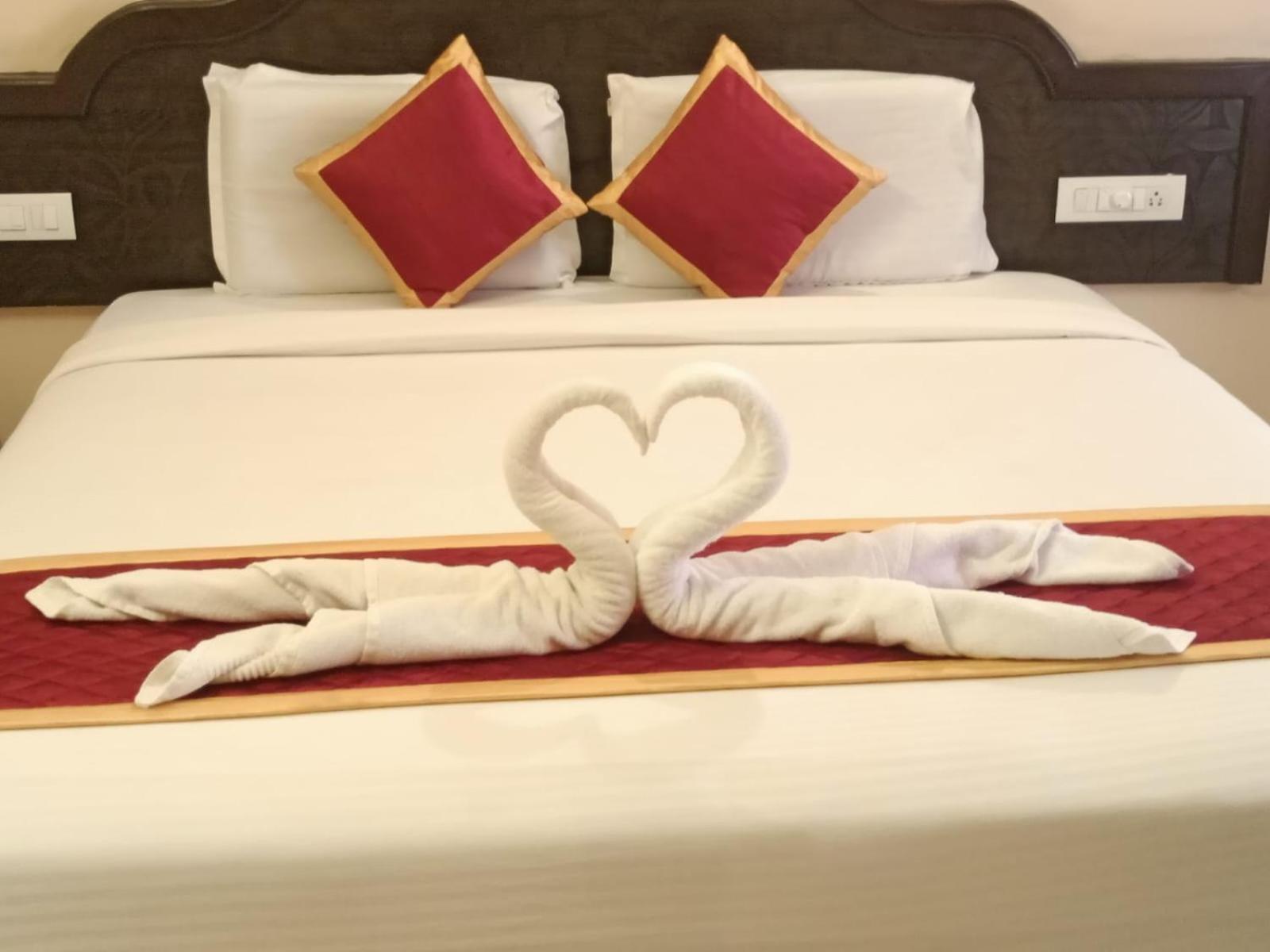 Ebenezer Plaza Hotell Nedumbassery Exteriör bild
