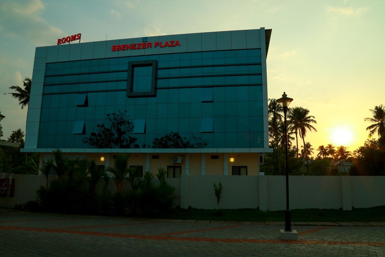 Ebenezer Plaza Hotell Nedumbassery Exteriör bild