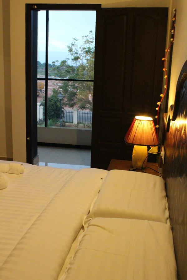 Ebenezer Plaza Hotell Nedumbassery Exteriör bild