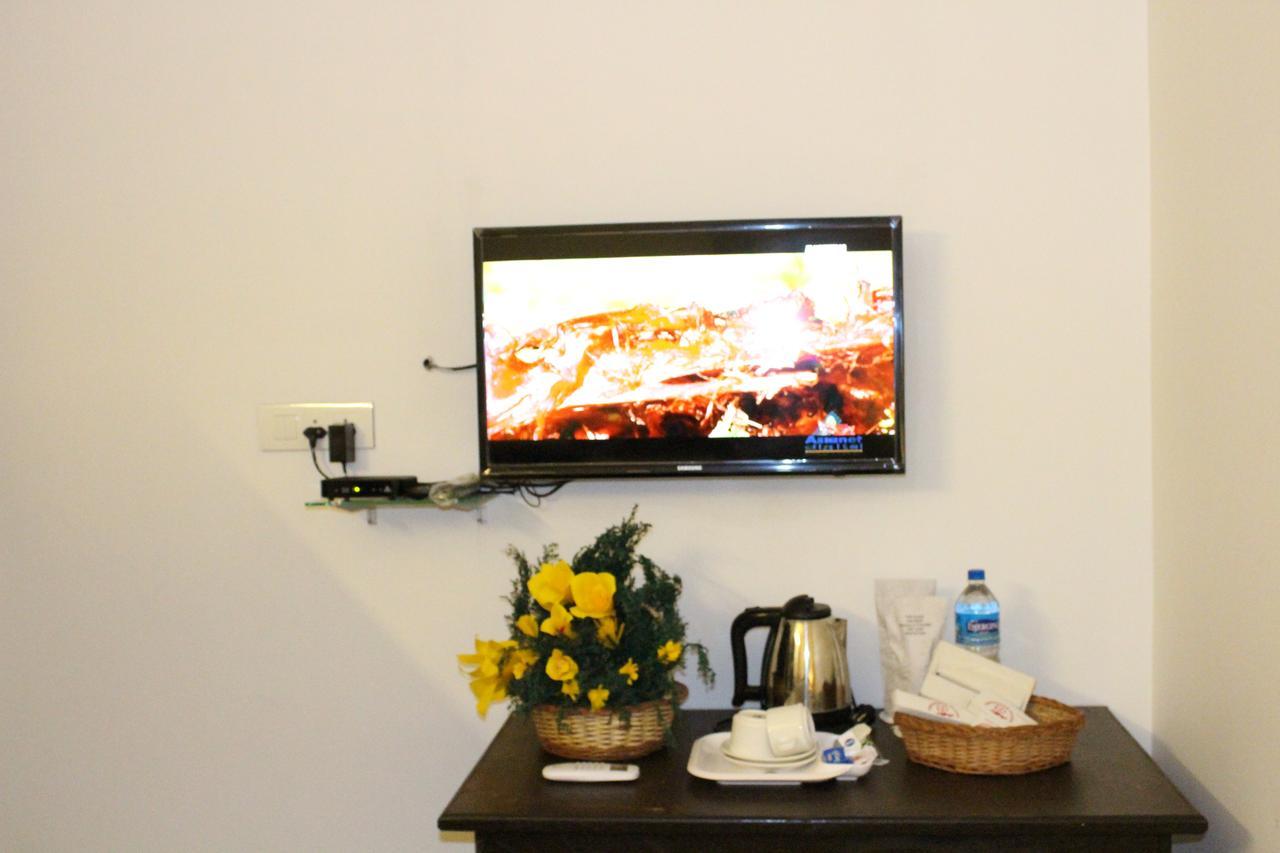 Ebenezer Plaza Hotell Nedumbassery Exteriör bild