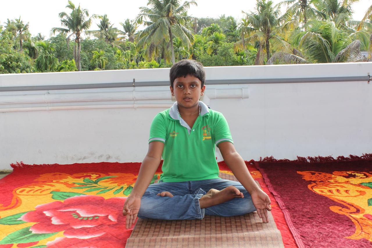 Ebenezer Plaza Hotell Nedumbassery Exteriör bild