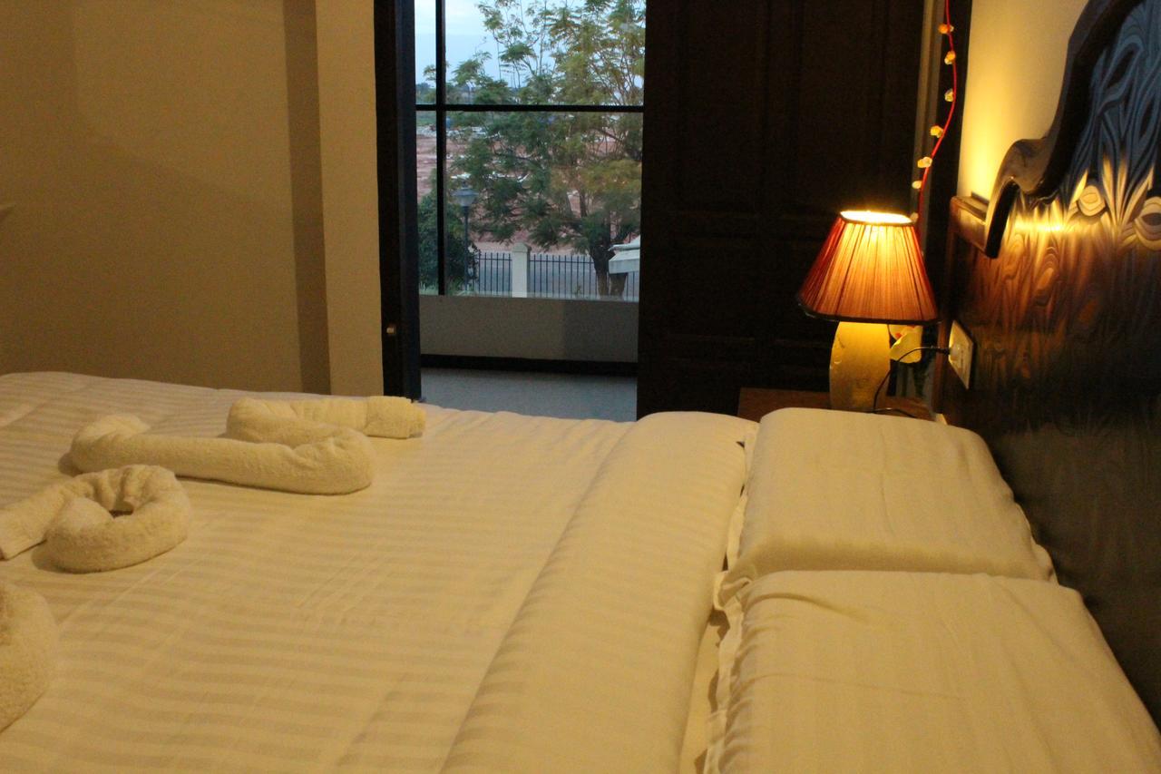 Ebenezer Plaza Hotell Nedumbassery Exteriör bild