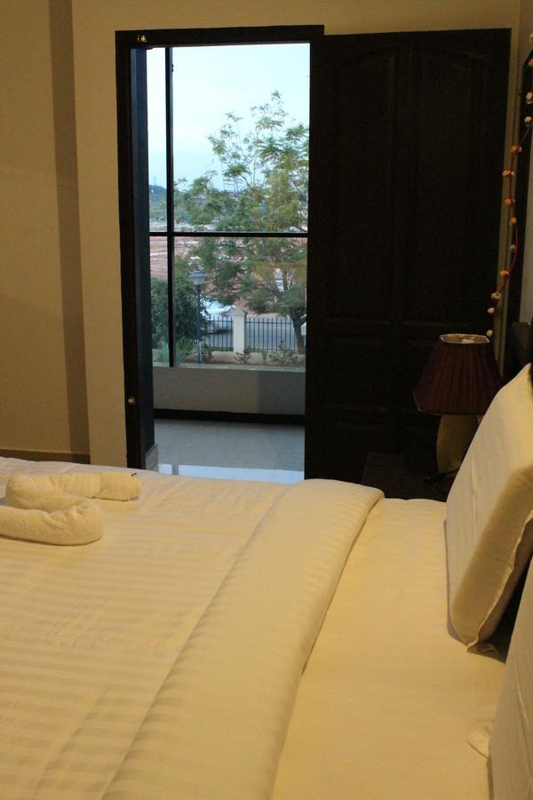 Ebenezer Plaza Hotell Nedumbassery Exteriör bild