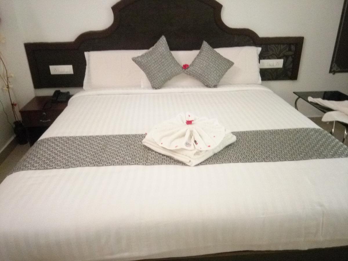 Ebenezer Plaza Hotell Nedumbassery Exteriör bild