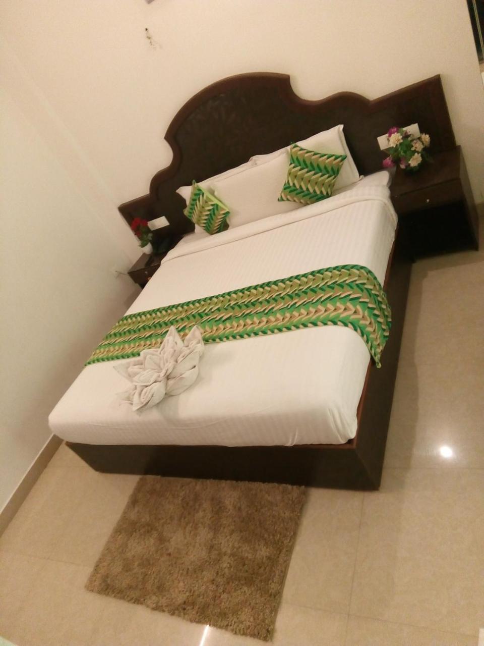 Ebenezer Plaza Hotell Nedumbassery Exteriör bild