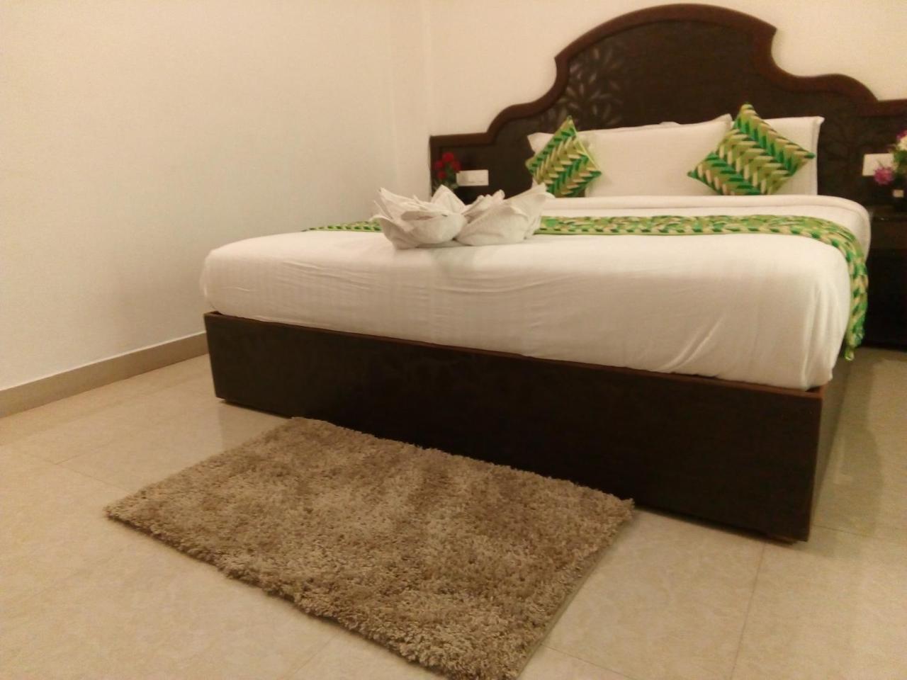 Ebenezer Plaza Hotell Nedumbassery Exteriör bild