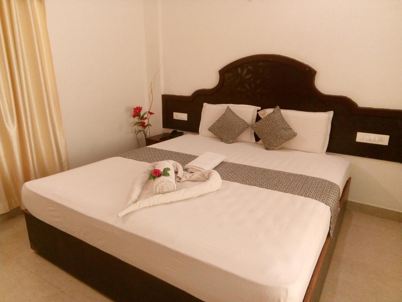 Ebenezer Plaza Hotell Nedumbassery Exteriör bild