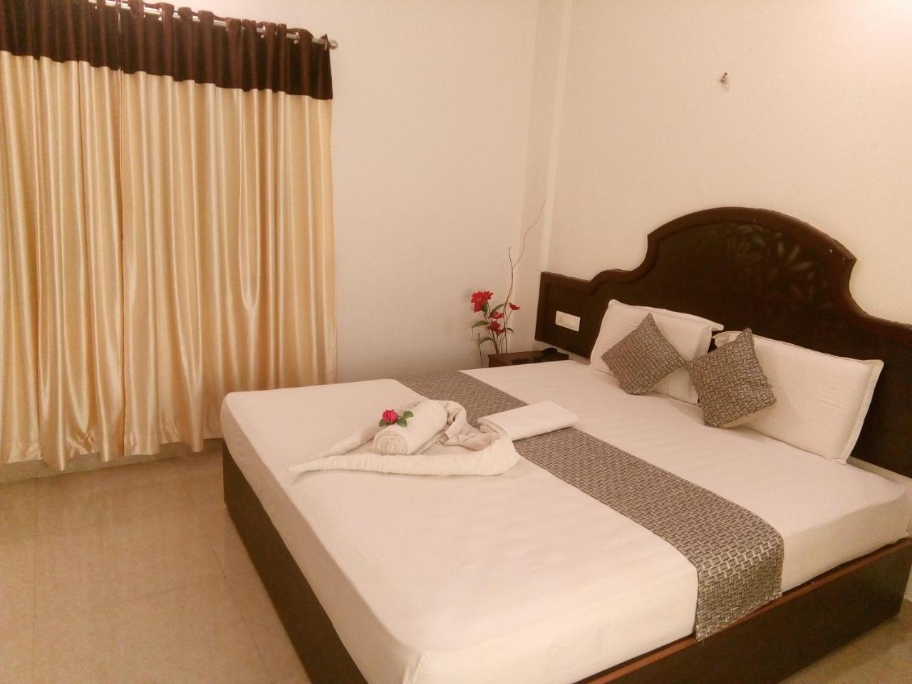 Ebenezer Plaza Hotell Nedumbassery Exteriör bild